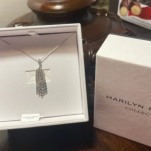 MARILYN MONROE DIAMOND Chandelier Tassel Necklace. Tag and Box. Real gold 10kt.